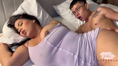 Đứa con riêng của chồng tôi lẻn vào giường chúng tôi, với Savannah Watson