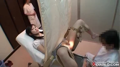 Bác sĩ Phụ khoa Dâm dục #016: Sinh viên đại học tóc đen ngây thơ trong cuộc khám nghiệm xấu hổ và nội soi kích thích