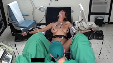 Tù nhân Alora Donna bị ép cực khoái bắt buộc bằng Hitachi Magic Wand trong liệu trình của Bác sĩ Tampa tại HitachiHoes - Reup