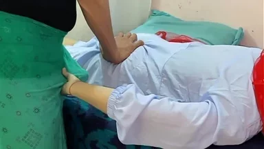 Chủ nhà lập kế hoạch bắt người hầu đè bẹp cô ấy với âm thanh tiếng Hindi