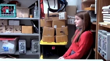 Em gái dễ thương Rosalyn bị dụ dỗ quan hệ tình dục