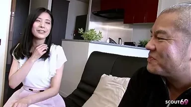 Những người đàn ông Nhật Bản lớn tuổi quyến rũ bạn học nữ tuổi teen để quan hệ và bắn tinh trong video JAV không kiểm duyệt