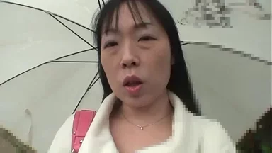 Người phụ nữ Nhật Bản lông lá MILF với xuất tinh bên trong