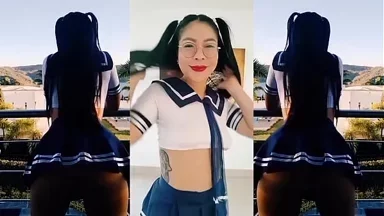 Sinh viên Nhật Bản dâm đãng khoe vú nhỏ, lắc mông và thủ dâm lồn non. Cô ấy bị ép bú nhiều dương vật to.