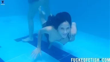 Cặp đôi dâm đãng và gợi cảm của Yessica Bunny và Helen Star