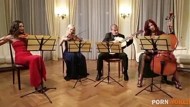 Bộ tứ dây căng thẳng làm việc dữ dội và chơi đùa XXX nóng bỏng GP1688