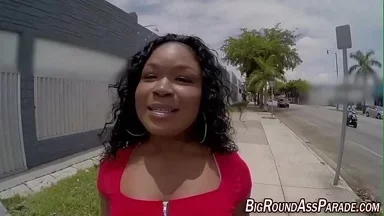 Mông khổng lồ của nàng da đen