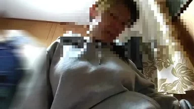 Ahh... Một người phụ nữ chín muồi khoảng 40 tuổi mặc đồ lót khiêu dâm xấu hổ, bộ ngực cúp E bị vân vê