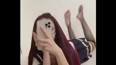 Cô gái Nhật Bản tuổi teen vú khổng lồ