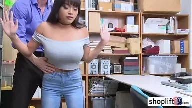 Thiếu nữ Latina mông to bị bắt và địt bởi sĩ quan LP