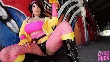 Cosplay X-Men vú khổng lồ Jubilee | POV bạn gái punk kinh nghiệm gravure bãi biển công cộng video âm nhạc với Little Puck