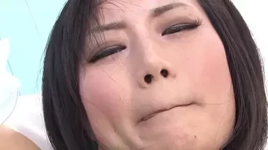 Cô gái Nhật Bản nóng bỏng rên rỉ khi đồ chơi của bạn trai cũ kích thích âm hộ cô ấy trước khi bị địt mạnh