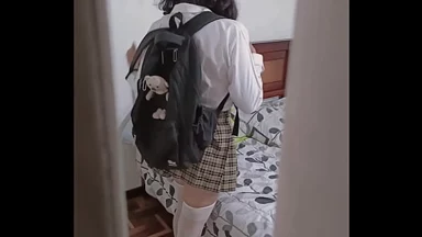 Mỗi khi tôi ở nhà một mình, Mi địt tôi mạnh mẽ