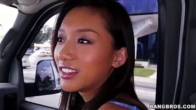 Alina Li thèm khát nhiều con cặc ngay tức khắc