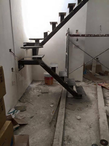 Giá thi công lắp đặt cầu thang sắt sơn tĩnh điện chống gỉ thẩm mỹ mẫu đẹp tại hà tĩnh